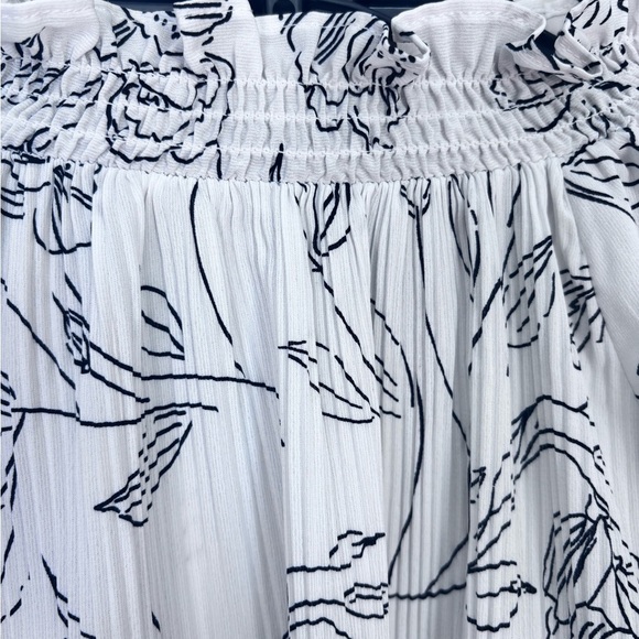 Alice Blue Monochrome Floral Patterned Blouse - Picture 3 of 9